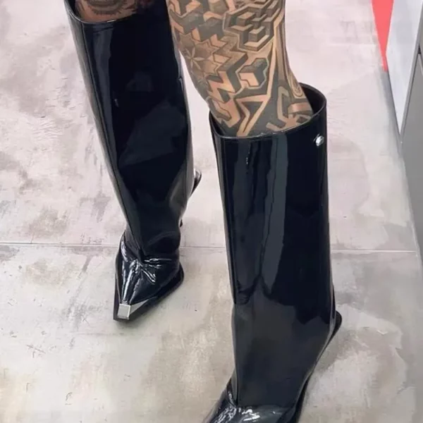 Glossy Patent Knee-High Boots in black - Beniz Kloset