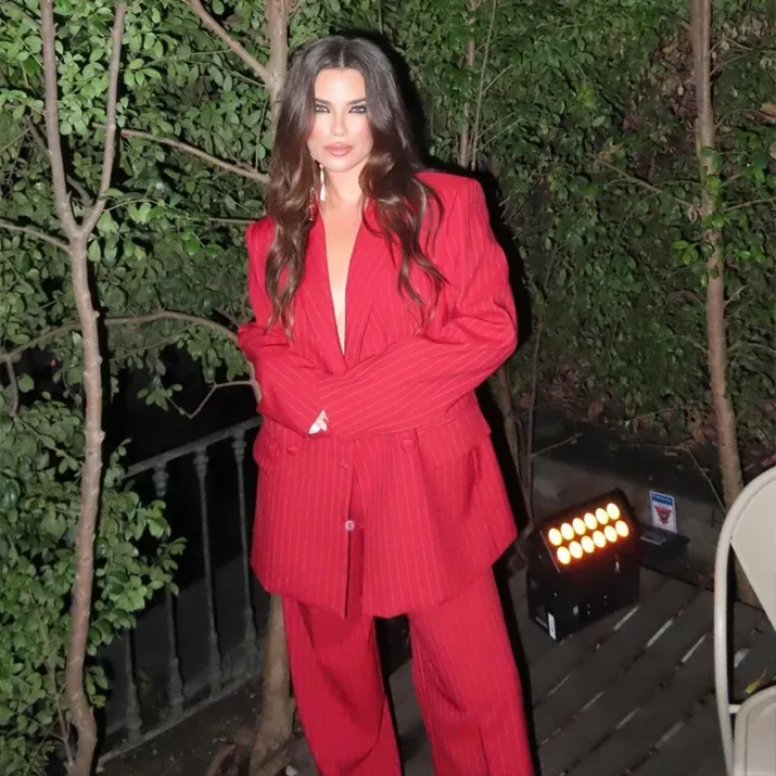 Red Pinstripe Women's Suit - Bold and Sophisticated Vêtements - Beniz Kloset